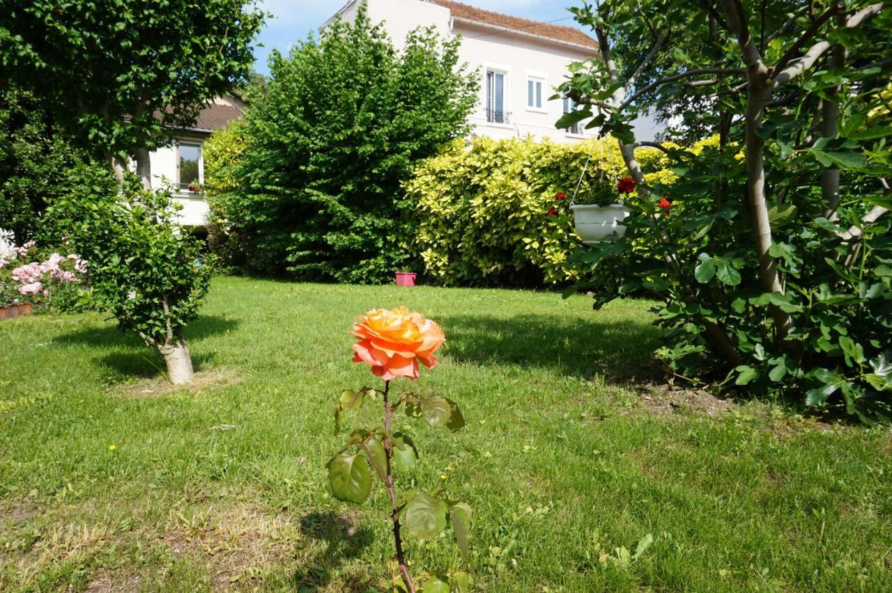 Une Chambre A Neuilly Guest House Exterior foto