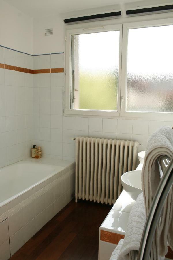 Une Chambre A Neuilly Guest House Exterior foto
