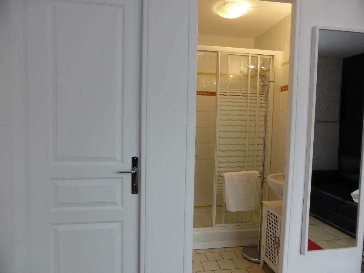 Une Chambre A Neuilly Guest House Exterior foto